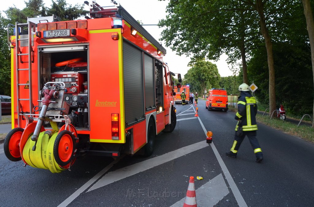 VU Pkw Laterne Koeln Ostheim Frankfurterstr Hardgenbuscher Kirchweg P001.JPG - Miklos Laubert